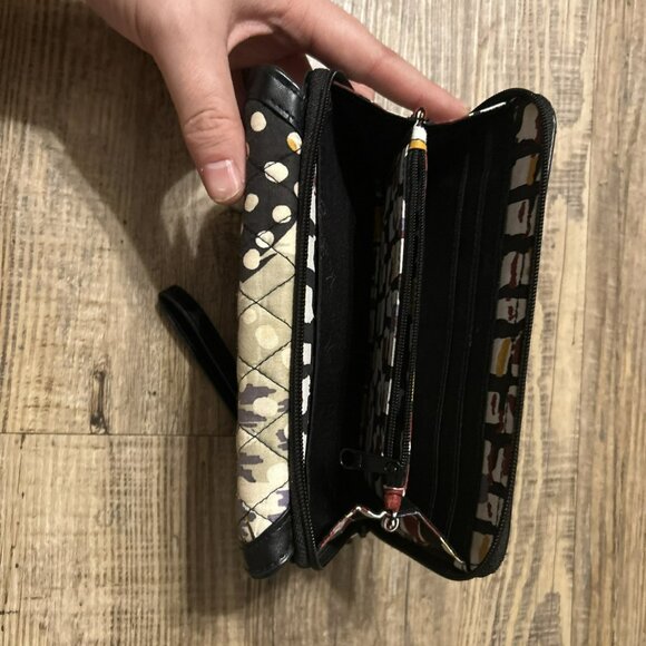 Vera Bradley Quilted Patchwork Wristlet Wallet With Leather Trim & Snap Closure - Picture 3 of 4